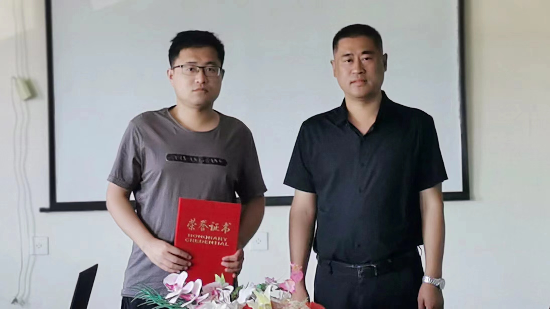 天津恒運(yùn)能源集團(tuán)旗下農(nóng)業(yè)產(chǎn)業(yè)百棗綱目集團(tuán)召開(kāi)表彰大會(huì)