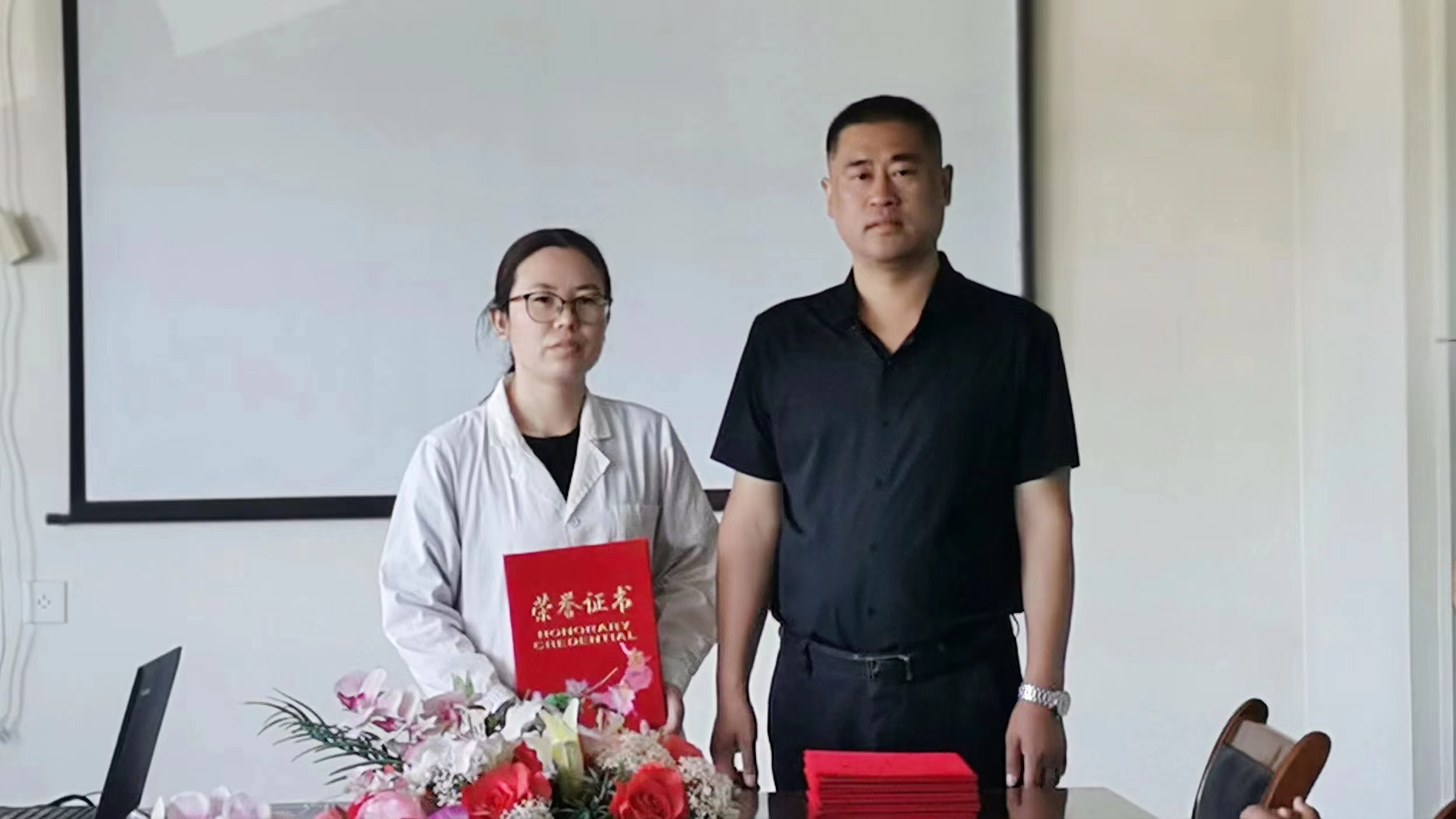 天津恒運(yùn)能源集團(tuán)旗下農(nóng)業(yè)產(chǎn)業(yè)百棗綱目集團(tuán)召開(kāi)表彰大會(huì)