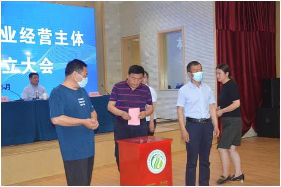 樂(lè)陵市新型農(nóng)業(yè)經(jīng)營(yíng)主聯(lián)合會(huì)成立天津恒運(yùn)能源集團(tuán)旗下農(nóng)業(yè)產(chǎn)業(yè)清洋湖總經(jīng)理孫連軍當(dāng)選會(huì)長(zhǎng)