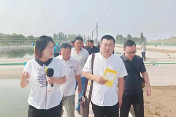 內(nèi)黃縣精準扶貧參觀團一行走進恒運能源集團 旗下農(nóng)業(yè)產(chǎn)業(yè)清洋湖參觀考察