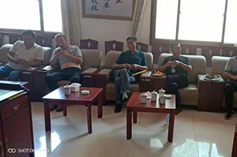 內(nèi)黃縣精準扶貧參觀團一行走進恒運能源集團 旗下農(nóng)業(yè)產(chǎn)業(yè)清洋湖參觀考察