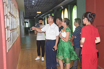 把握新常態(tài) 實(shí)現(xiàn)共發(fā)展 山東省煙臺棲霞市領(lǐng)導(dǎo)一行蒞臨恒運(yùn)能源集團(tuán)旗下農(nóng)業(yè)產(chǎn)業(yè)百棗綱目（集團(tuán)）參觀考察