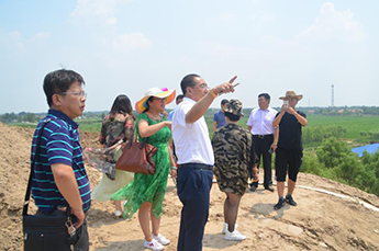 把握新常態(tài) 實(shí)現(xiàn)共發(fā)展 山東省煙臺棲霞市領(lǐng)導(dǎo)一行蒞臨恒運(yùn)能源集團(tuán)旗下農(nóng)業(yè)產(chǎn)業(yè)百棗綱目（集團(tuán)）參觀考察
