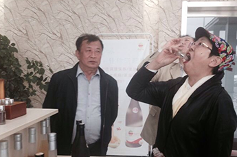 因地制宜 打造特色旅游產(chǎn)業(yè)鏈 中國當代清朝影視劇著名開山導演林鴻來百棗綱目（集團）參訪