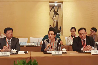 全國(guó)人大副委員長(zhǎng)、民進(jìn)中央主席嚴(yán)雋琪出席2016海峽兩岸青年企業(yè)家創(chuàng)新發(fā)展與經(jīng)濟(jì)合作圓桌會(huì)議恒運(yùn)能源集團(tuán)執(zhí)行副總裁郭艷受邀參加