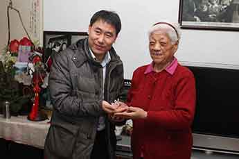 恒運能源集團(tuán)節(jié)前慰問全國特等勞動模范張士珍老人