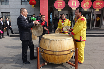 恒運(yùn)能源集團(tuán)舉行正月秧歌鬧新春活動(dòng)——正月十五喜鬧元宵 二零一六幸福恒運(yùn)