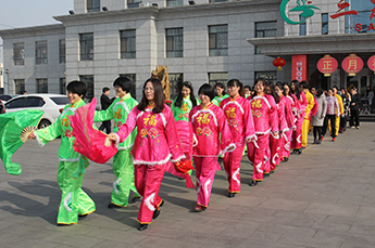 恒運(yùn)能源集團(tuán)舉行正月秧歌鬧新春活動(dòng)——正月十五喜鬧元宵 二零一六幸福恒運(yùn)