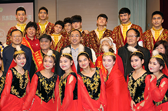 恒運(yùn)能源集團(tuán)董事局主席李長(zhǎng)云參加2015天津“恒愛(ài)行動(dòng)” 愛(ài)心毛衣發(fā)放儀式